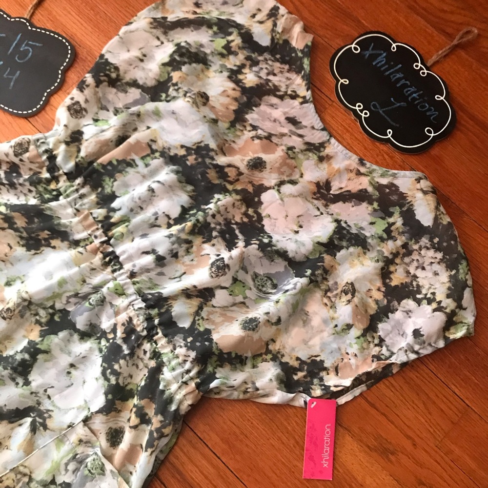 NWT Floral Dress with Double Pockets! - Picture 5 of 12